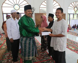 Alfedri Imbau Masyarakat Salurkan Zakatnya Melalui BAZNAS